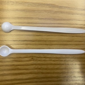 0,25g 0,5 ml Cuchara medidora de plástico pequeña redonda larga 12cm Mini cuchara para sal en polvo líquido - Product Image 1