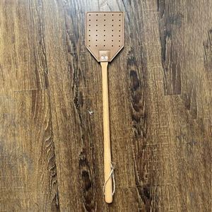 Wholesale Wooden Handle Leather Fly Rustic Swatter for Flies <b>Bees</b> - Product Image 3