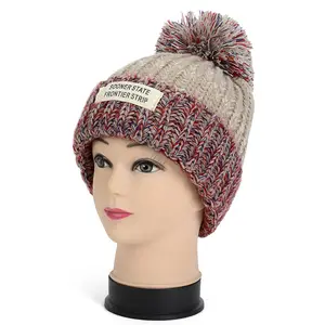 新的冬季女士帽子帽子与 pom pom 户外颜色匹配丙烯酸针织豆豆帽