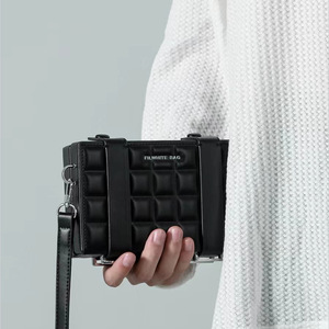 Bolso de caja con textura de lujo para <span class=keywords><strong>hombre</strong></span>, novedad de 2024, bolso cuadrado pequeño con rejilla de diamantes, <span class=keywords><strong>bandolera</strong></span> de hombro con bloque de Chocolate - Product Image 4