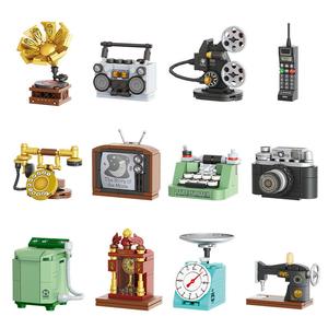 Jouets <span class=keywords><strong>de</strong></span> construction pour enfants garçons, modèles réduits <span class=keywords><strong>de</strong></span> téléphones, machines à écrire, appareils photo et bornes d'arcade, style électroménager vintage - Product Image 1