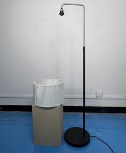 Contemporanea day Inn Dawn by Wyndham Hotel camera King/Queen Room e divano lampada da pavimento con paralume in tessuto E26 - Product Image 4