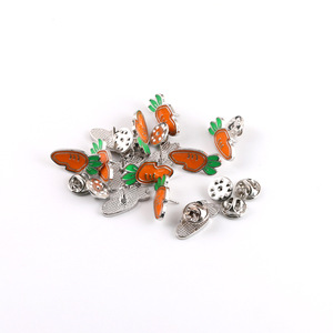 Cute Carrot Brooch Cartoon Zinc Alloy Unisex Fashion Pin Gift Accessory - Product Image 4