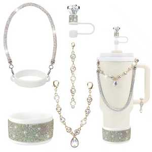 Nuovo Set di 5 Pezzi Decorazioni per Tumbler da 40 Once con Cappucci Glitterati, Ciondoli Gioiello, Strass e Charm per Manici di Bottiglie - Product Image 2