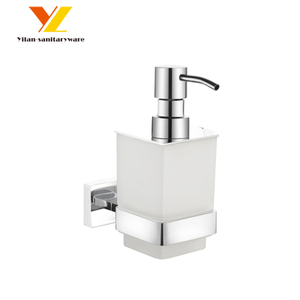 Dispenser di sapone <span class=keywords><strong>liquido</strong></span> manuale ottone cromato di alta qualità Design moderno piatto di <span class=keywords><strong>vetro</strong></span> per uso alberghiero - Product Image 4