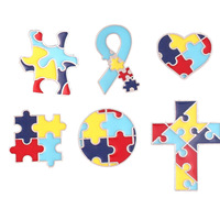 Haute qualité pas cher émail broches badge en gros dessin animé personnalisé mignon puzzle métal sensibilisation badge ruban coeur revers autisme broche