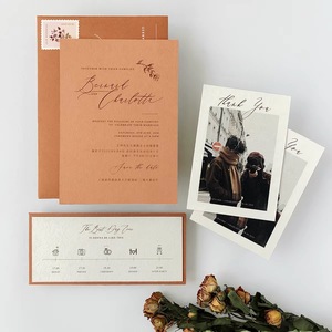 Juego de Invitaciones de Boda de Papel Kraft Personalizadas con Diseño Floral e Impresión en Dorado para Eventos Elegantes - Product Image 2