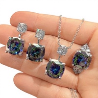 Set Perhiasan Wanita Toderi Vintage Berlapis Emas Kuningan Motif Bunga 12x12mm Zirkon Warna-warni 3-Piece (Anting, Cincin, Kalung)