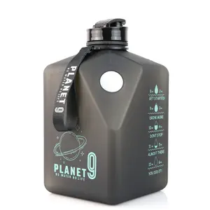 Bottiglia d'acqua con supporto magnetico per cellulare, brocca d'acqua nera opaca da 2,7 litri, bottiglia per bevande con magnete da palestra shaker senza bpa