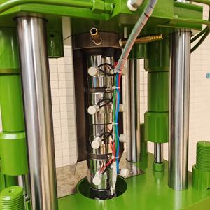 Tıbbi sanayi üreten PET ABS PP tıbbi plastik parçalar için Aituo AM701 yüksek hassas dikey enjeksiyon makinesi - Product Image 6