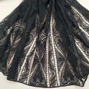 Tela de encaje negro de guipur de alta calidad, vestidos de encaje Venise clásicos pesados, tela de encaje negro elegante de tamaño de yarda de alta visibilidad - Product Image 2