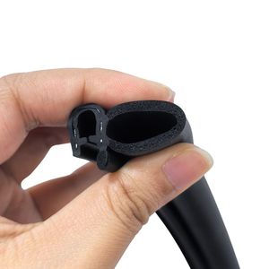 Bande de protection en caoutchouc noir pour les portes, les hayons et les coffres de voitures et de fourgonnettes - Product Image 6