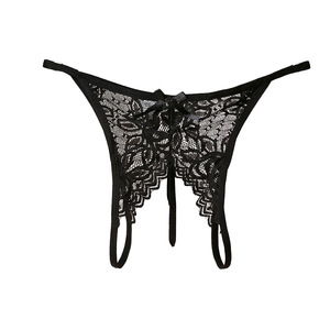 Culotte string transparente sexy en dentelle pour femme, taille basse avec détail de massage perlé, noire - Product Image 2