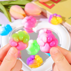 Juguete apretable de pata de gato colorido, juguete antiestrés de TPE para niños y estudiantes, pequeño regalo - Product Image 2