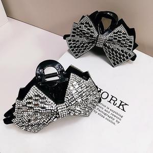 Pince à cheveux de luxe avec nœud papillon, strass scintillants et pince requin en plastique pour femme - Product Image 2