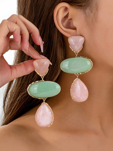 Kaimei 2026 bijoux de mode en gros <span class=keywords><strong>pas</strong></span> <span class=keywords><strong>cher</strong></span> femmes accessoires résine pierres précieuses boucles d'oreilles pendantes 18k or longues boucles d'oreilles géométriques - Product Image 5