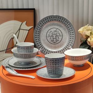 Vente en gros de 10 pièces de vaisselle en céramique de luxe, ensemble de bols et d'assiettes pour dîner - Product Image 5