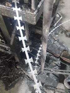 도매 스테인리스 스틸 포르테 감옥용 철조망 단일 열간 아연 도금 펜스 롤 철조망 벽 스파이크 레이저 - Product Image 5