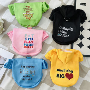 Sudadera con capucha forrada de lana para perros y gatos, estampado de letras verdes con hebilla para correa, ropa para mascotas de otoño e invierno - Product Image 4