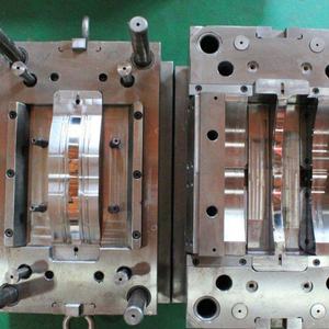 Molde de inyección de plástico personalizable de última tendencia 2026 con inserto metálico de Dongguan para carcasa y piezas de reloj de pared - Product Image 2