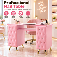 Table de manucure rose moderne, bureau à ongles pratique, station de salon de manucure de luxe avec un grand espace de rangement et des pieds dorés pour salon de beauté