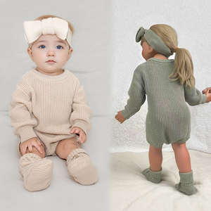 Vente en gros de vêtements en <span class=keywords><strong>crochet</strong></span> bandeaux chaussette chaussures unies tricotées pour garçons filles pulls pour bébés barboteuses - Product Image 2