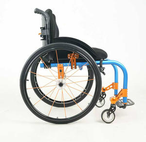 Fauteuil roulant manuel léger en alliage d'aluminium haut de gamme avec dossier pliable Roues de 24 pouces avec panneaux latéraux en fibre de carbone - Product Image 5