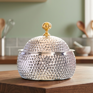 Casserole ronde moderne en métal avec couvercle et poignée en acier inoxydable, finition extérieure polie, design durable pour cuisinières à gaz et à induction - Product Image 3