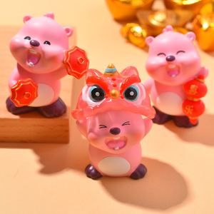ตุ๊กตาทันุกิสีชมพู ยี่ห้อ Yu Mo Craft ของสะสม ของตกแต่ง ของขวัญปีใหม่ ของตกแต่งสำหรับทุกเพศ ผลิตในจีน - Product Image 2