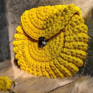 Sac bandoulière en macramé tressé à la main, motif coquillage, style gothique, idéal pour la Saint-Valentin, en vente - Product Image 3