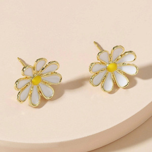 Orecchini a perno con girasole e margherita, gioielli per le orecchie ispirati alla natura fresca, per donna, da indossare tutti i giorni, stile foresta, accessorio regalo - Product Image 3