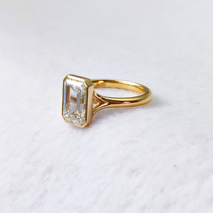 Anillo <span class=keywords><strong>de</strong></span> Diamante con Corte Esmeralda Cultivado <span class=keywords><strong>en</strong></span> Laboratorio para Mujer, <span class=keywords><strong>Oro</strong></span> <span class=keywords><strong>de</strong></span> 14k, Anillo Solitario con Bisel <span class=keywords><strong>de</strong></span> Corte Esmeralda para Compromiso y Boda - Product Image 3
