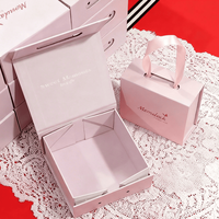 Petite boîte d'emballage de parfum rigide en carton rose personnalisée pour bougie cadeau Boîtes en papier magnétiques pliantes avec poignée en ruban en gros