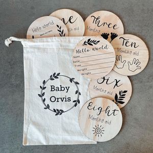 Recién nacido Hello <span class=keywords><strong>World</strong></span> Birth Letrero de madera Baby Age Milestone Card Discos de madera Baby Mensual Milestone Cards - Product Image 1