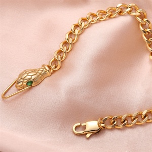 Pulsera de Cadena Cubana de Acero Inoxidable Chapada en Oro de 18k con Cabeza de Serpiente y Cristal de Piedra Verde Esmeralda al por Mayor - Product Image 2