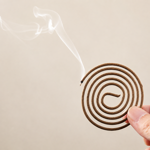 Copeaux de bois de santal vieilli bruts, biologiques et écologiques pour mélanges d'encens, fabrication de cigarettes aux herbes, emballage personnalisé, approvisionnement en vrac - Product Image 2