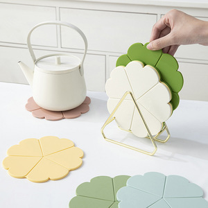 Tapis isolant thermique en silicone en forme de fleur, style nordique, dessous de plat, dessous de verre, anti-brûlure, dessous de casserole, design moderne, écologique - Product Image 1
