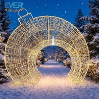 Guirlandes lumineuses décoratives de Noël en LED pour l'extérieur, motif circulaire 3D en or, série Ever Decor Commercial
