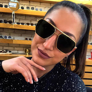 Gafas de Sol Aviador Unisex Hechas a Medida, Montura Negra, Lentes de PC con Protección UV400 para Conducir, Pescar, Viajar y Complementar Atuendos de Moda - Product Image 5