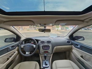 Ford Focus Classic 1.8L Automatique Hatchback 2014 Voitures d'occasion Voitures de seconde main Voiture pas chère pour l'exportation - Product Image 5