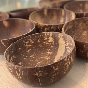 งานฝีมือจากเปลือกมะพร้าวธรรมชาติ  ชามเสิร์ฟอาหาร  คลาสสิก เป็นมิตรกับสิ่งแวดล้อม น้ำหนักเบา ทนทาน สำหรับใส่สลัด สมูทตี้ ข้าว - Product Image 1