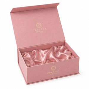 Boîte cadeau rigide de luxe avec fermeture magnétique, laminage mat, doublure en éponge - Emballage en carton personnalisable pour t-shirts - Product Image 3