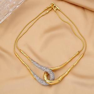 قلادة متشابكة فاخرة مطلية بالذهب مطعمة بالكريستال قلادة نسائية أنيقة من النحاس الأصفر متقاطعة مع خيوط قلادة قلادات للحفلات - Product Image 6