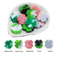 Perles personnalisées en silicone Trèfle porte-bonheur à quatre feuilles Trèfle coloré Camo Tie Dye Candy Colors Wristlet Perles en PVC Vente en gros