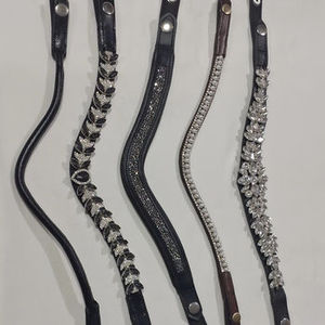 Bandeau de sourcil en cristal brillant en forme de V pour chevaux, accessoire de bride équestre en cuir de haute qualité, vente en gros OEM, fabricant indien - Product Image 4