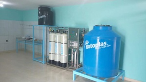 Sistema de ósmosis inversa industrial 1000L/hora de <span class=keywords><strong>agua</strong></span> salada limpia a maquinaria de tratamiento de <span class=keywords><strong>agua</strong></span> pura - Product Image 3