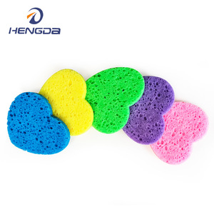 Hengda Wood Pulp Cotton Face Puff en forme de cœur 60x51mm multicolore biodégradable pour le nettoyage du visage - Product Image 3