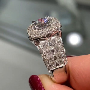 Anello in Argento con Cristalli Pavé per Donne, Elegante Accessorio Moda per Uso Quotidiano e Feste - Product Image 2