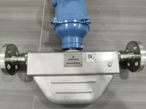 เครื่องวัดการไหลแบบคอริโอลิส รุ่น F-Series ของ Motion รุ่น F025/F050/F100/F200/F300 DN6-DN50 หน้าแปลนสแตนเลส สำหรับวัดการไหลของก๊าซ/ของเหลวแบบมวล - Product Image 1