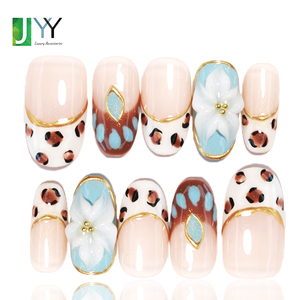 <span class=keywords><strong>Uñas</strong></span> Postizas <span class=keywords><strong>de</strong></span> Gel 3D Pintadas a Mano con Diseño <span class=keywords><strong>de</strong></span> Flores y Logotipo, <span class=keywords><strong>Uñas</strong></span> <span class=keywords><strong>Acrílicas</strong></span> al por Mayor, Hermosas <span class=keywords><strong>Uñas</strong></span> Postizas Cortas <span class=keywords><strong>de</strong></span> Diseñador - Product Image 1